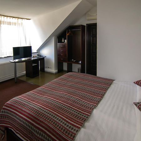Knyazha Hora Hotel Kániv Habitación foto